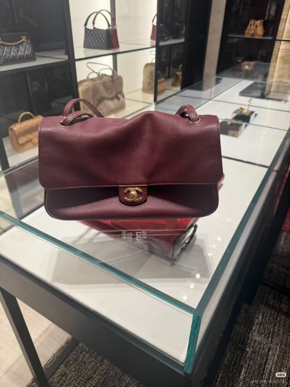 Classic CHANEL bag: A Stylish and Versatile Choice for Elegance